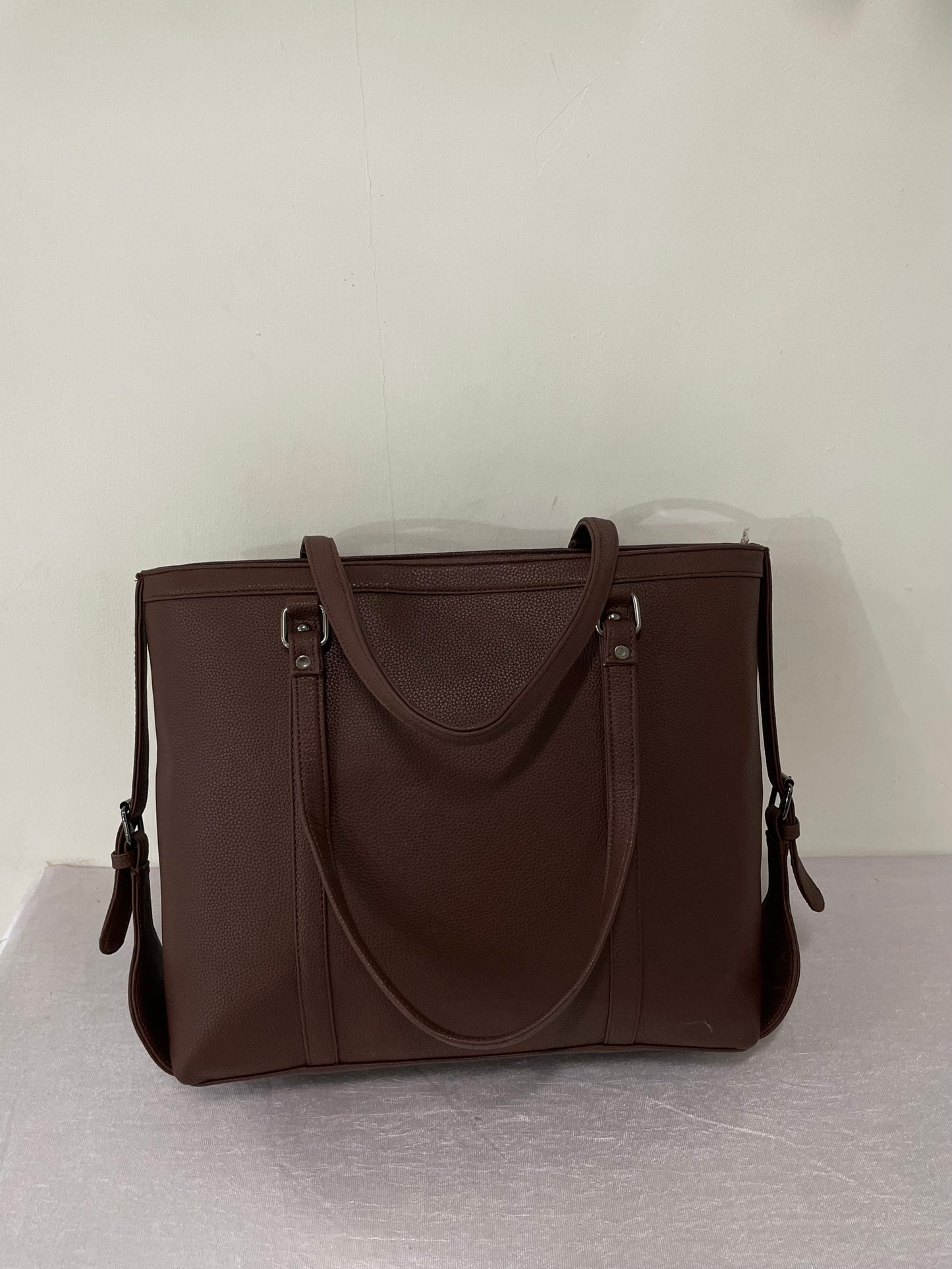 Toting Tote (Brown)